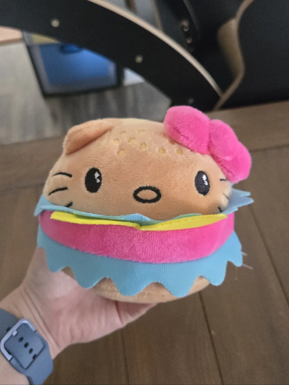 Cute Kawaii Sanrio Plush Hello Kitty Burger Toy with Pink Bow